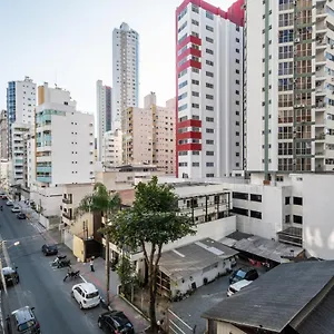 Apartamento Em Frente Ao Shopping Atlântico! Ampla Sacada, Garagem E Ar Condicionado!