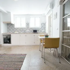  Apartment Almamater